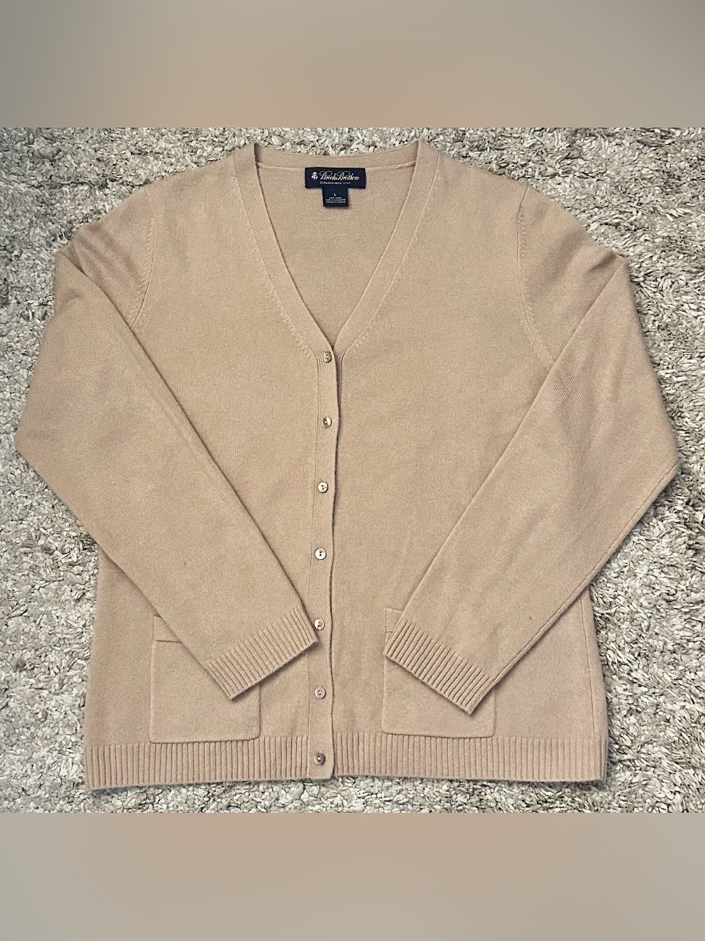 Brooks Brothers Women’s L Tan V-Neck Two Pocket Long Sleeve Button-Up Shirt